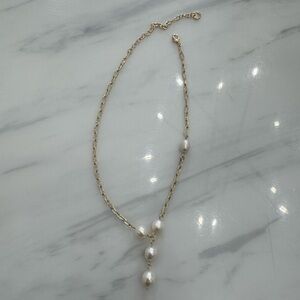 Elegant Gold and Pearl Necklace